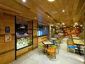 Golden Prince Hotel & Suites