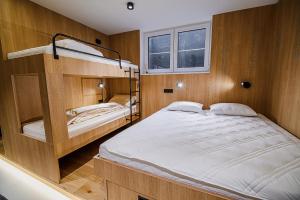 Apartments Slavec with Free Onsite Parking 