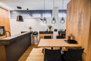 Apartments Slavec with Free Onsite Parking 