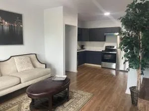 Casa Carmel 2BR Apartment - Near Downtown Detroit & Ferndale - Hazel Park