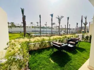 Luxury Chalet with Private Garden & Pool View in Marassi - Sīdī ‘Abd ar Raḩmān