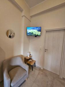 Nikolas Home II