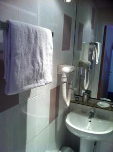 Hotels Hotel du Parc : Chambre Triple avec Douche