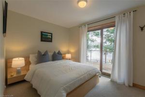 3BR Rebecca Lakehouse with Fireplace Wifi and Dock