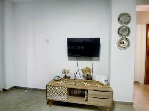 2 bedroom flat 1km from the beach