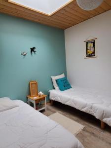 Maisons de vacances Jolie maison en bois a 600m de la plage des Vergnes : photos des chambres