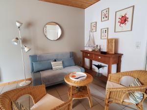 Maisons de vacances Jolie maison en bois a 600m de la plage des Vergnes : photos des chambres