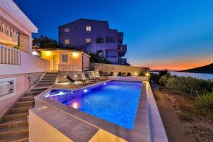 Seaside apartments with a swimming pool Razanj, Rogoznica - 9723