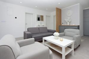 Holiday house with a swimming pool Senj - 21661