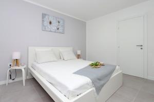 Holiday house with a swimming pool Senj - 21661