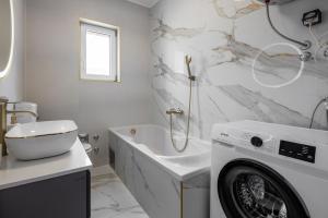 Apartments by the sea Seget Donji, Trogir - 23134