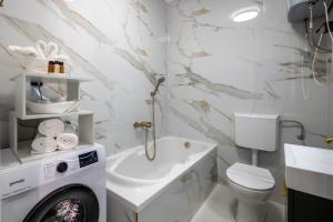 Apartments by the sea Seget Donji, Trogir - 23134