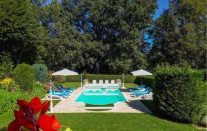 Awesome Home In Lencloître