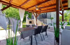 2 Bedroom Amazing Home In Donja Lomnica 