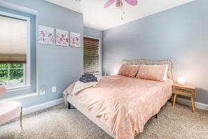 5BR Casa Hermosa with Pool Access in Mooresville