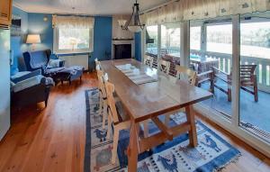 Amazing Home In Ätran With Kitchen