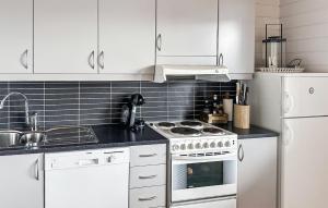 Awesome Apartment In Tjørhom