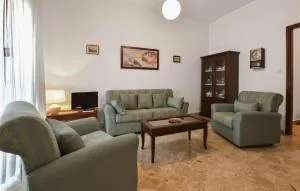 Stunning Apartment In Giarre With Wifi - Santa Venerina
