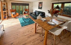 Pet Friendly Stacaravan In Tzummarum