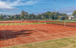 Pet Friendly Stacaravan In Tzummarum