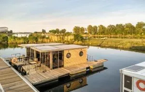 Gorgeous Ship In Ophoven With Lake View - Stevensweert