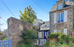 Stunning Home In Saint-Vaast-La-Hougue