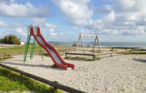 Maisons de vacances Stunning Home In Saint-Vaast-La-Hougue : photos des chambres