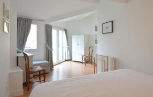 Maisons de vacances Stunning Home In Saint-Vaast-La-Hougue : photos des chambres