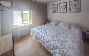 Maisons de vacances Beautiful Home In Maubert-Fontaine : photos des chambres