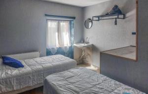 Maisons de vacances Beautiful Home In Maubert-Fontaine : photos des chambres