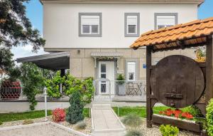 Lovely Home In Gornja Reka With Wifi