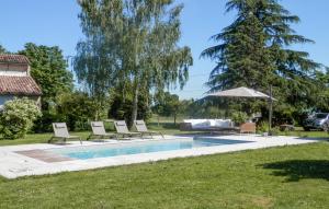 Maisons de vacances Lovely Home In Doulezon : photos des chambres
