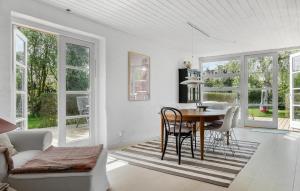 Cozy Home In Sydals With Kitchen