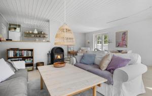 Cozy Home In Sydals With Kitchen