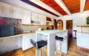 Gorgeous Home In Le Faouët With Wifi