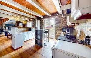 Gorgeous Home In Le Faouët With Wifi