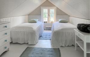 2 Bedroom Gorgeous Home In Hamneda