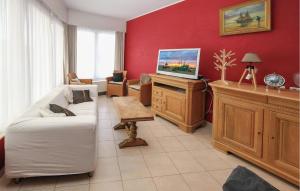 2 Bedroom Cozy Apartment In Oostende