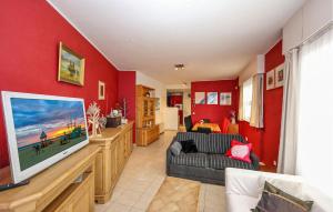 2 Bedroom Cozy Apartment In Oostende