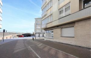 2 Bedroom Cozy Apartment In Oostende