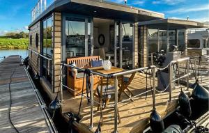 Stunning Ship In Ophoven With Wifi