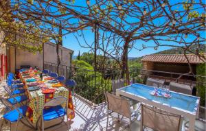 Maisons de vacances Beautiful Home In Gras : photos des chambres