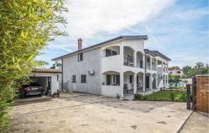 2 Bedroom Lovely Apartment In Nova Vas