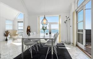 Amazing Home In Ebeltoft With Wifi