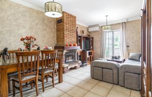 Beautiful Apartment In Nerja With Wifi