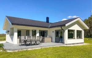 3 Bedroom Cozy Home In Gotlands Tofta - Västergarn