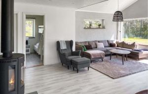 3 Bedroom Cozy Home In Gotlands Tofta