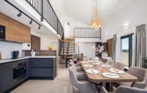 Cozy Apartment In Rogoznica With Kitchen 