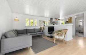 Gorgeous Home In Glesborg With Wifi