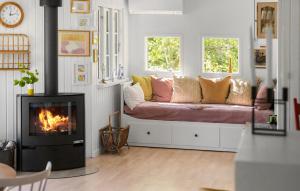 Gorgeous Home In Glesborg With Wifi